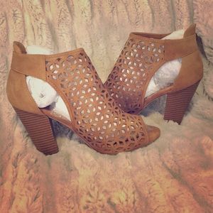 Heeled booties
